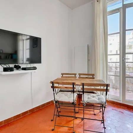 Capucins - T2 Avec Balcon A Noailles, Le Ventre De Marsilya